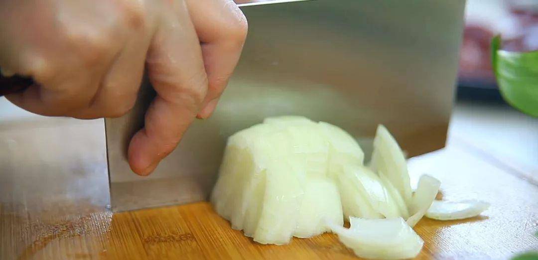 胡萝卜|台式红烧牛腩，红润香喷喷，小编都忍不住狂咽口水了