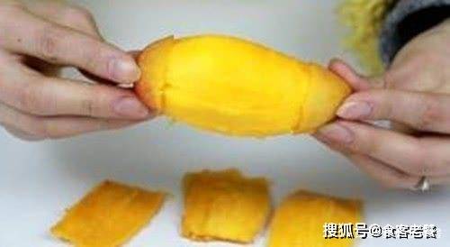 网红级芒果剥法,不用烤不用刀,一根牙签就拿下果皮,不浪费果肉_方法