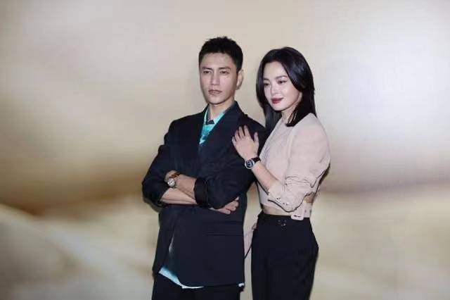 氛围|45岁陈坤还有少年感,与辛芷蕾同穿西装参加活动,看不出大了10岁
