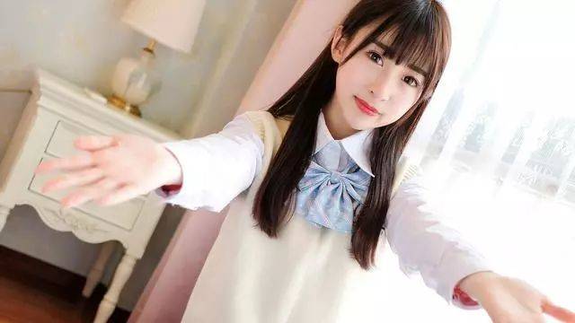 小家伙你喷的到处都是 学长把我堵在角落里吻了好久