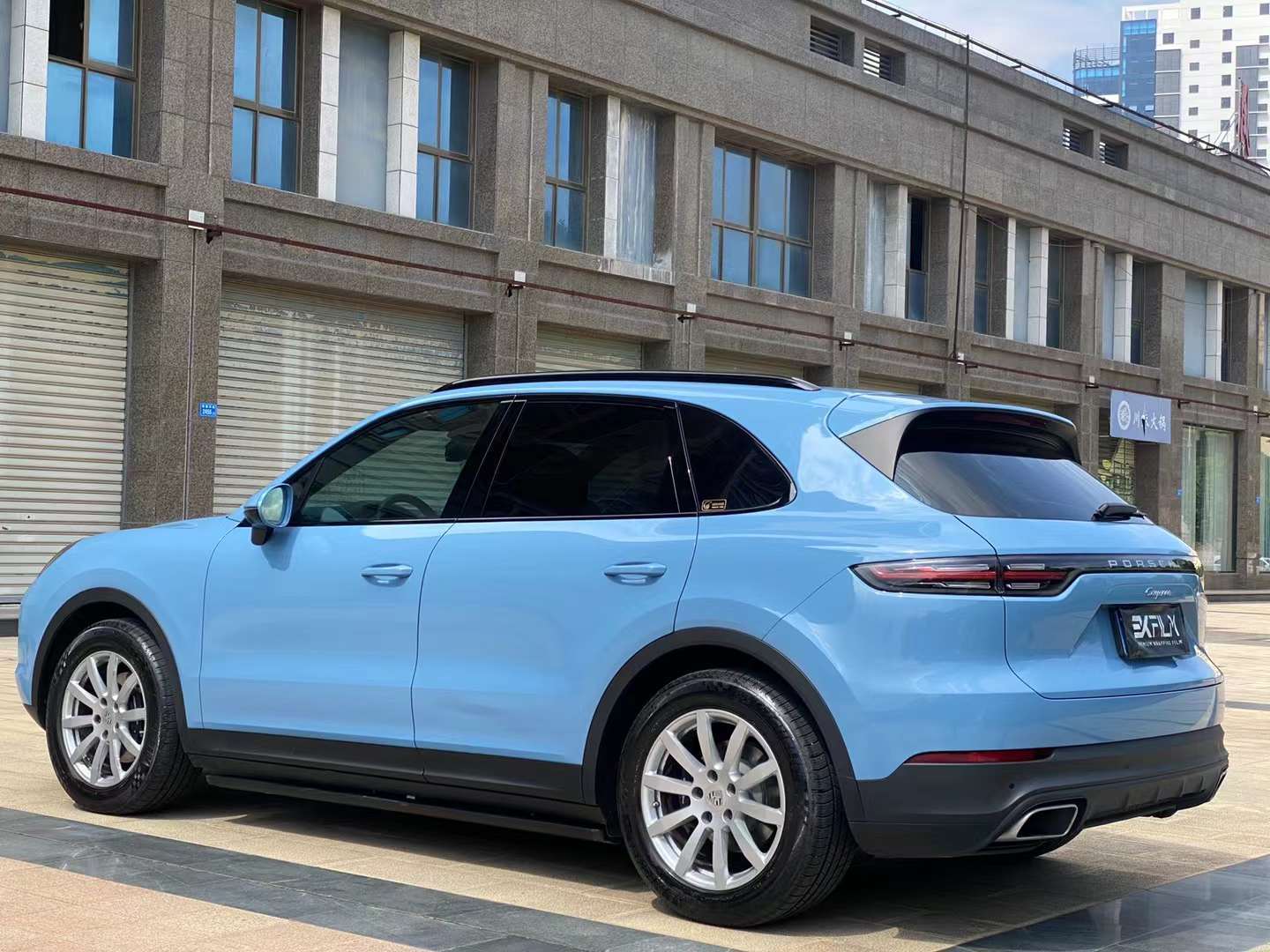 保时捷卡宴车身贴膜ekfilmek改色膜瓷器蓝