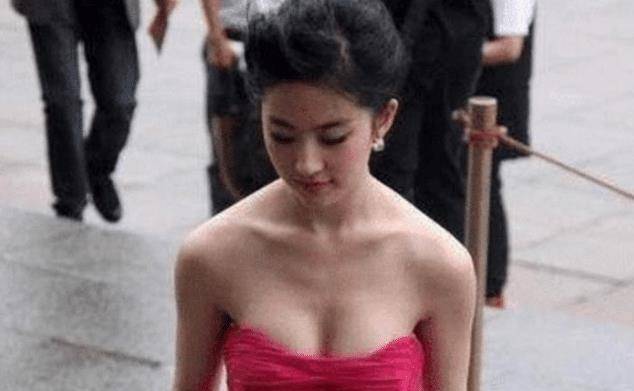 蝴蝶|有种“大胆”叫刘亦菲的纹身，当她一转身，粉丝：笑不出来