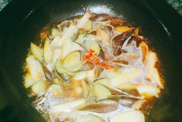 茄子怎么炖最好吃窍门 7da617f08fbc43cd9a8677d357394ebe.jpeg