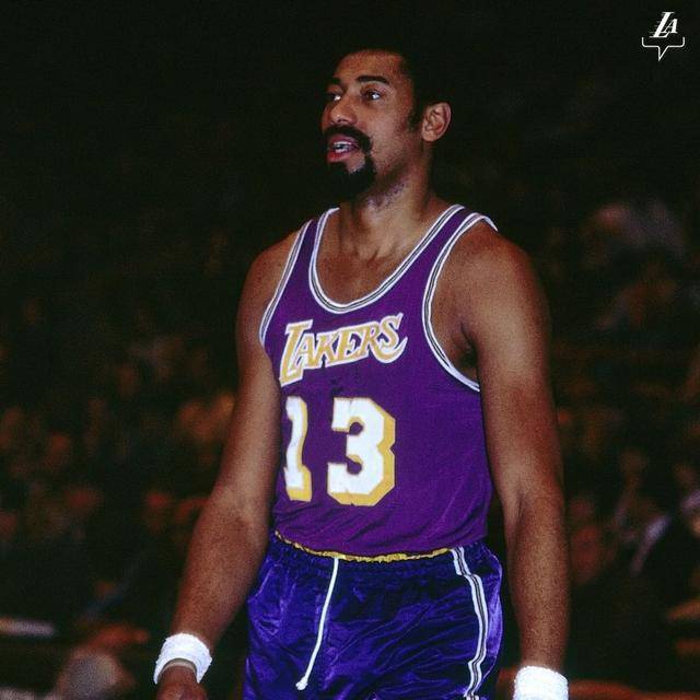 他在44岁时被骑士队邀请,50岁时获得篮网提供的合同_张伯伦