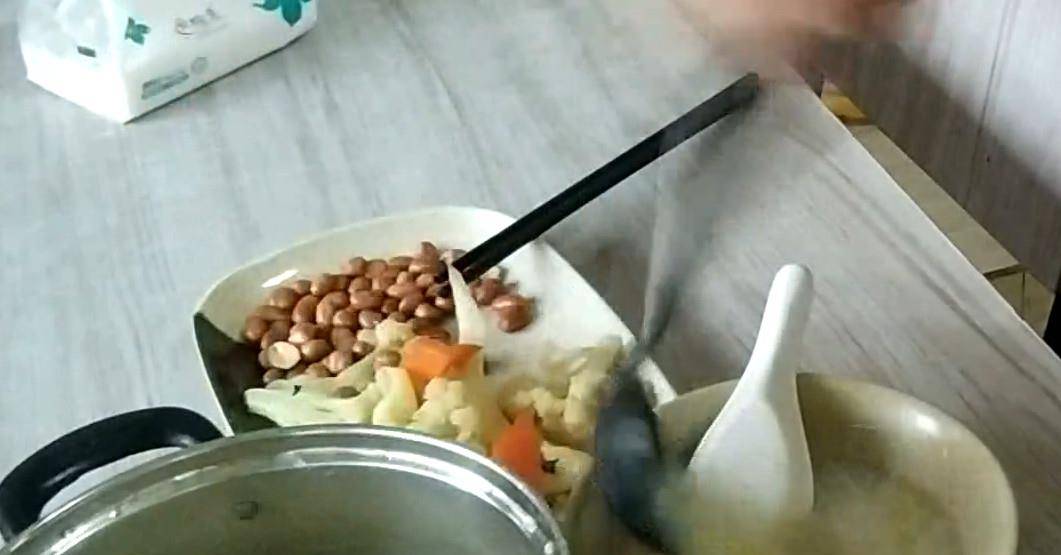 经济|一份8块钱的早餐，有菜有肉老板还端上整锅粥，经济实惠又管饱