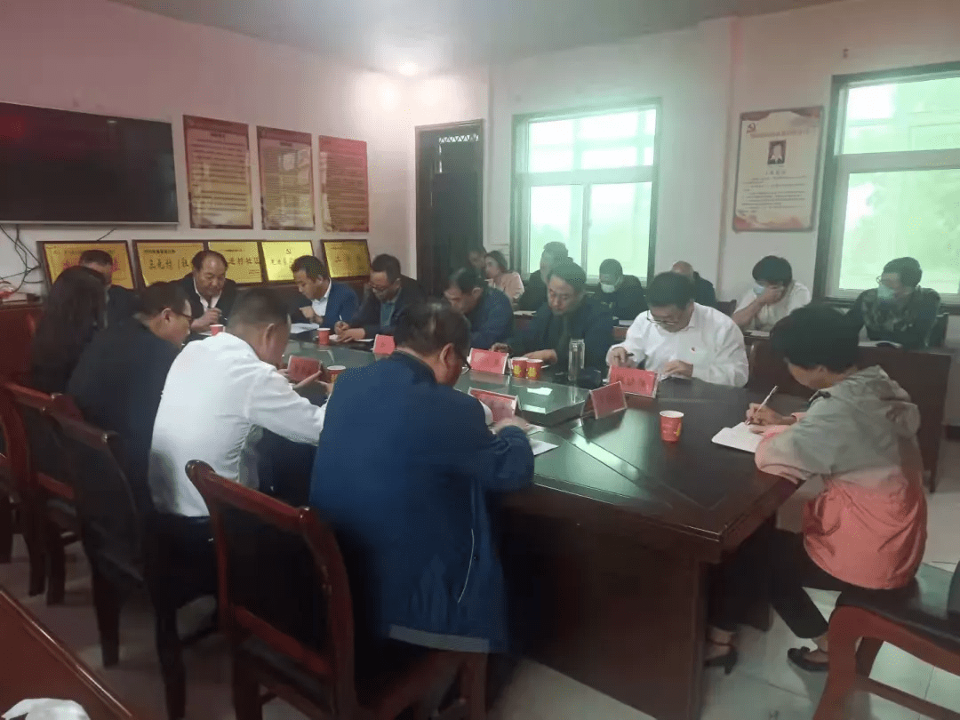 潼关县太要镇老虎城村召开乡村振兴工作联席会