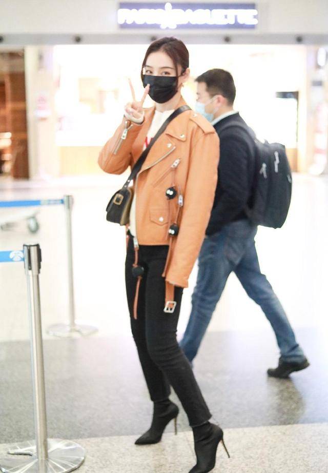 好身材|巩俐的气质真不是吹的，黑色皮衣配半身裙潇洒利落，气场全开