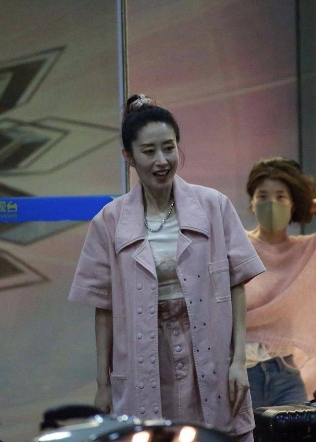 女神|在首映现场拍到刘敏涛，素颜出油发黄很真实，跟陈创16年再同框！
