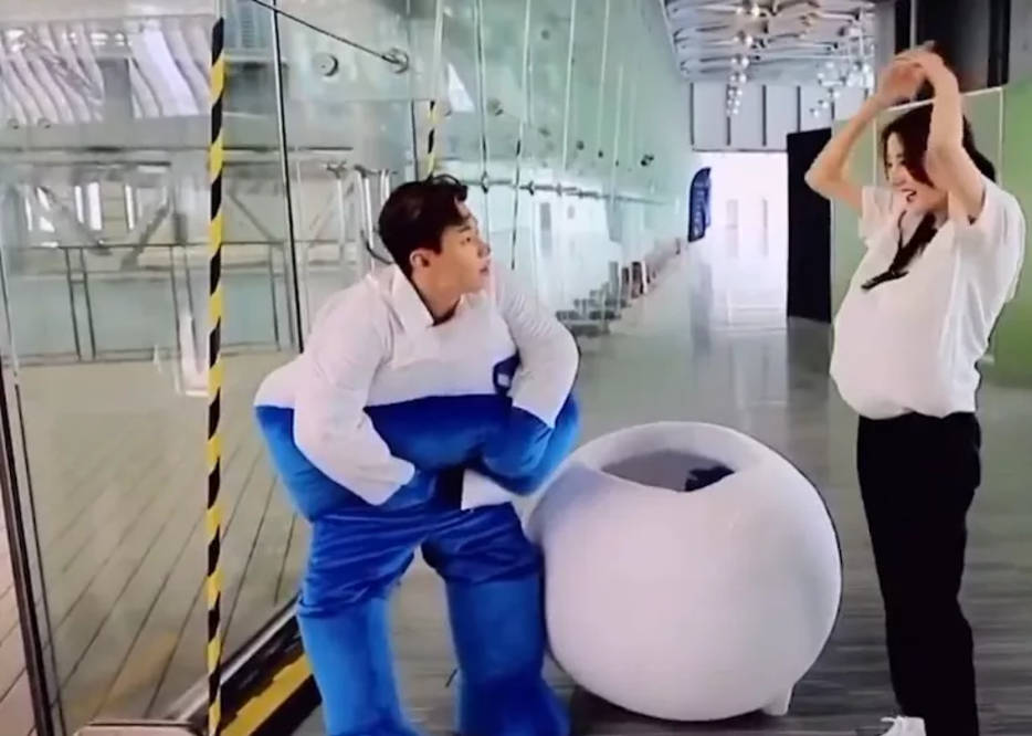 胸骨|刘宪华韩式综艺感又过头，拿筋膜枪怼韩庚太危险，节目组都慌了