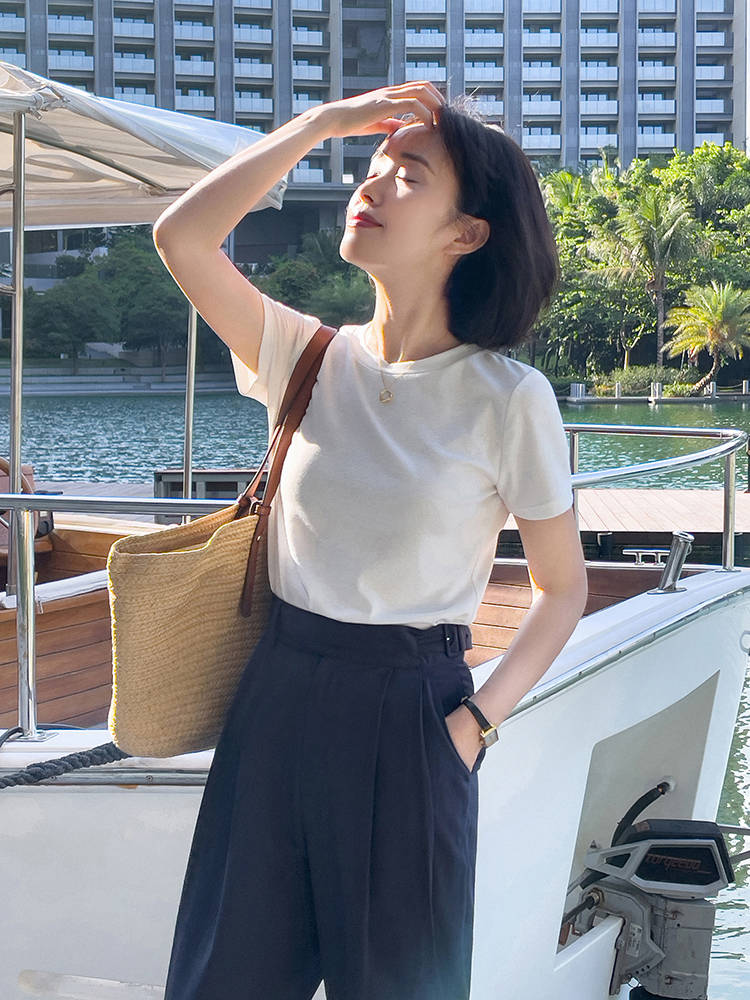 品位|秋季穿搭没头绪？格纹西服搭配连衣裙优雅温柔，时髦灵动