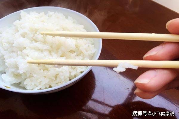 进行|家庭成员是乙肝患者，应该分桌就餐吗？肝病科专家给出了中肯建议