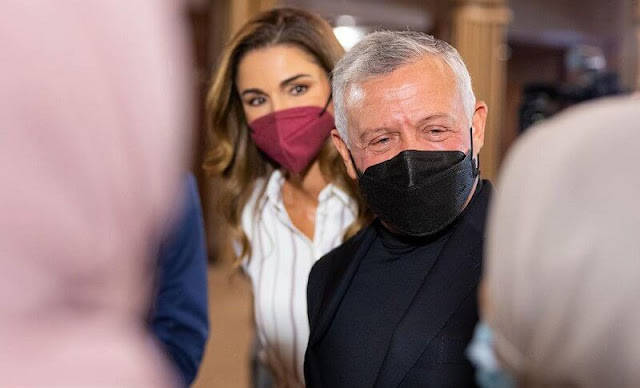 紫裙|约旦王后51岁生日官方照来啦！一身紫裙亮相真贵气，看着真像30岁