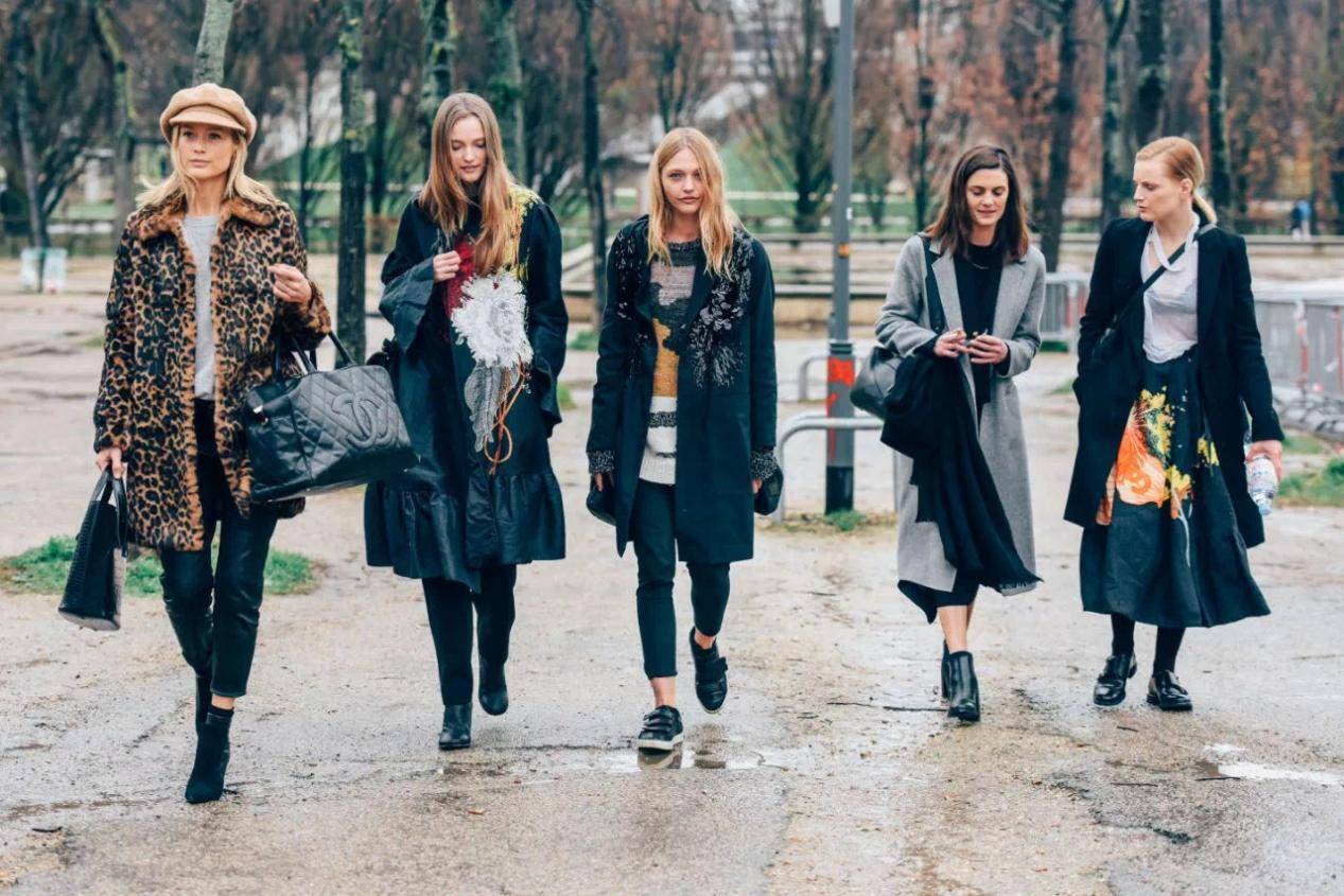 高跟鞋|黑色鞋子怎么搭配裤子?这些穿法早知道,提升衣品变时髦