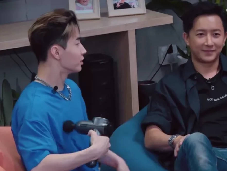 胸骨|刘宪华韩式综艺感又过头，拿筋膜枪怼韩庚太危险，节目组都慌了