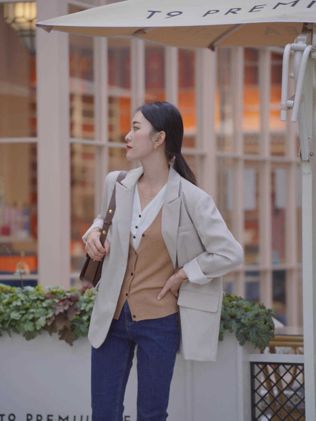 显得|针织衫有多耐看?几套活力满满的示范穿搭送你,漂亮大气