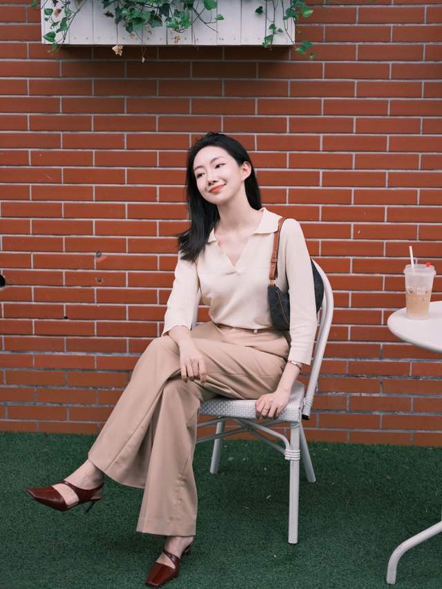 显得|这才是真正时髦又实用的穿搭,时尚又保暖,怎样都很美