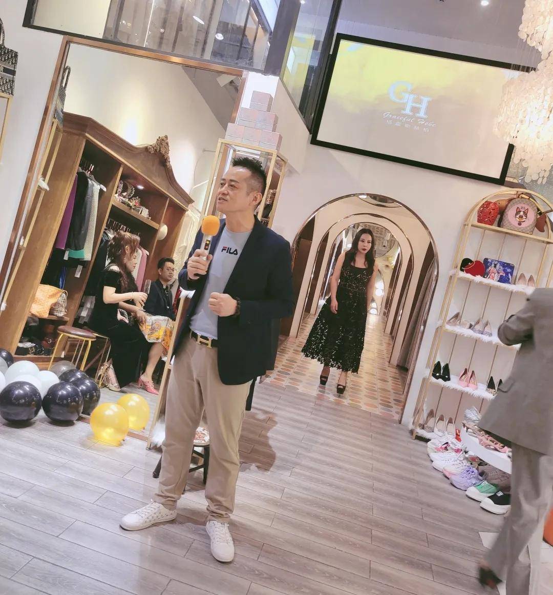 股东|尊享时装盛宴,共赴时尚秘境——打造专属你的气场