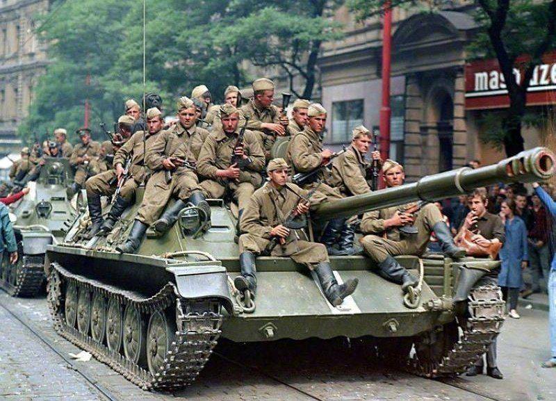 冷战时,苏联坦克洪流7天内消灭法国?其实永远不可能占领巴黎!_苏军