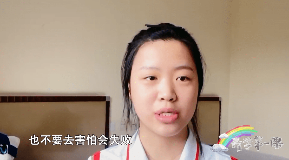 孙颖莎|开学第一天：孙颖莎、杨倩穿着朴素送祝福，这才是该粉的明星