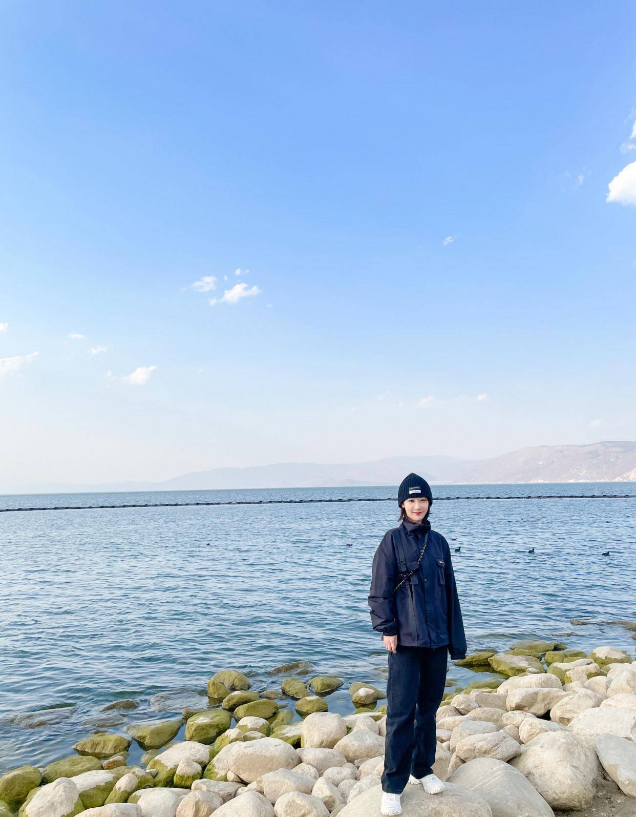 时间|小长假结束,杨紫晒出海边美照,粉丝:越来越漂亮了!