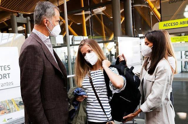 莱昂|西班牙15岁王储首晒大学校园照！戴口罩暴露眼袋，一双美腿贼细长