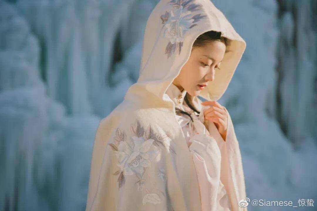 摄影|汉服小仙女:梅落雪寒