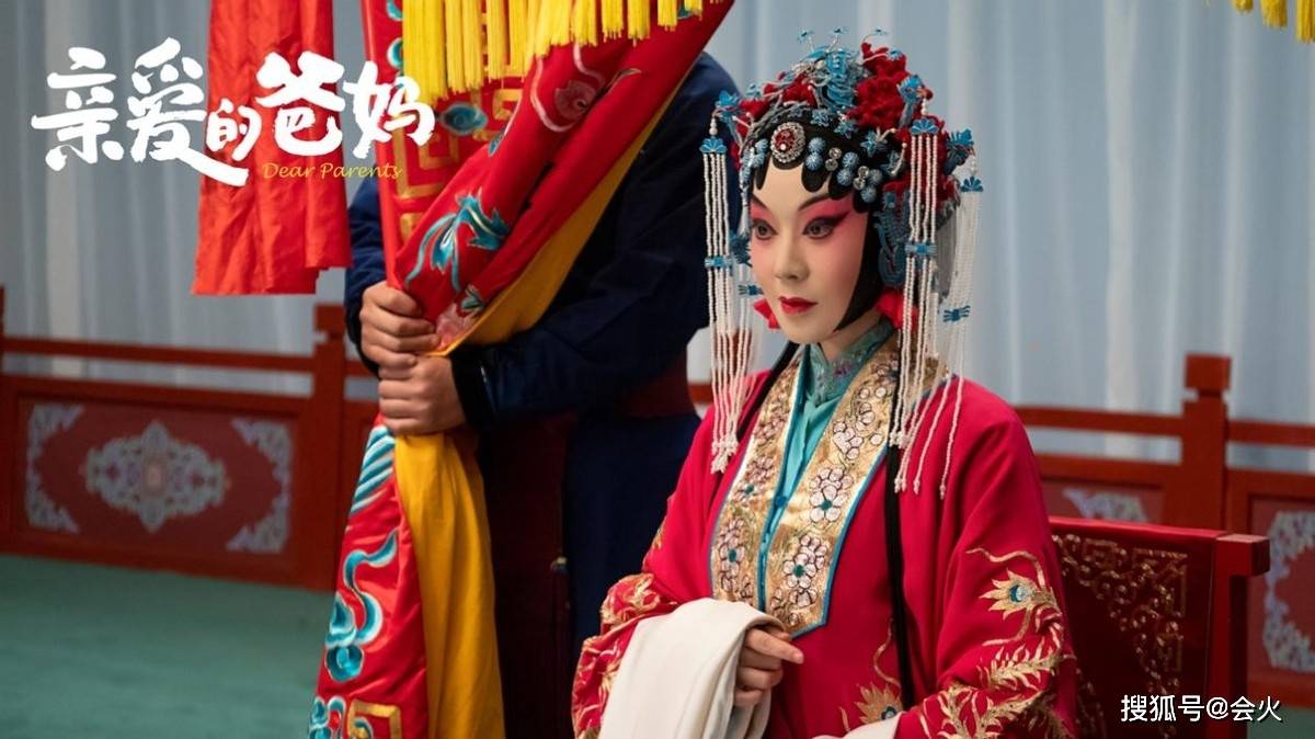 京剧|50岁闫妮素颜照罕曝光！眼窝凹陷头发泛白，穿居家服仍难掩风情