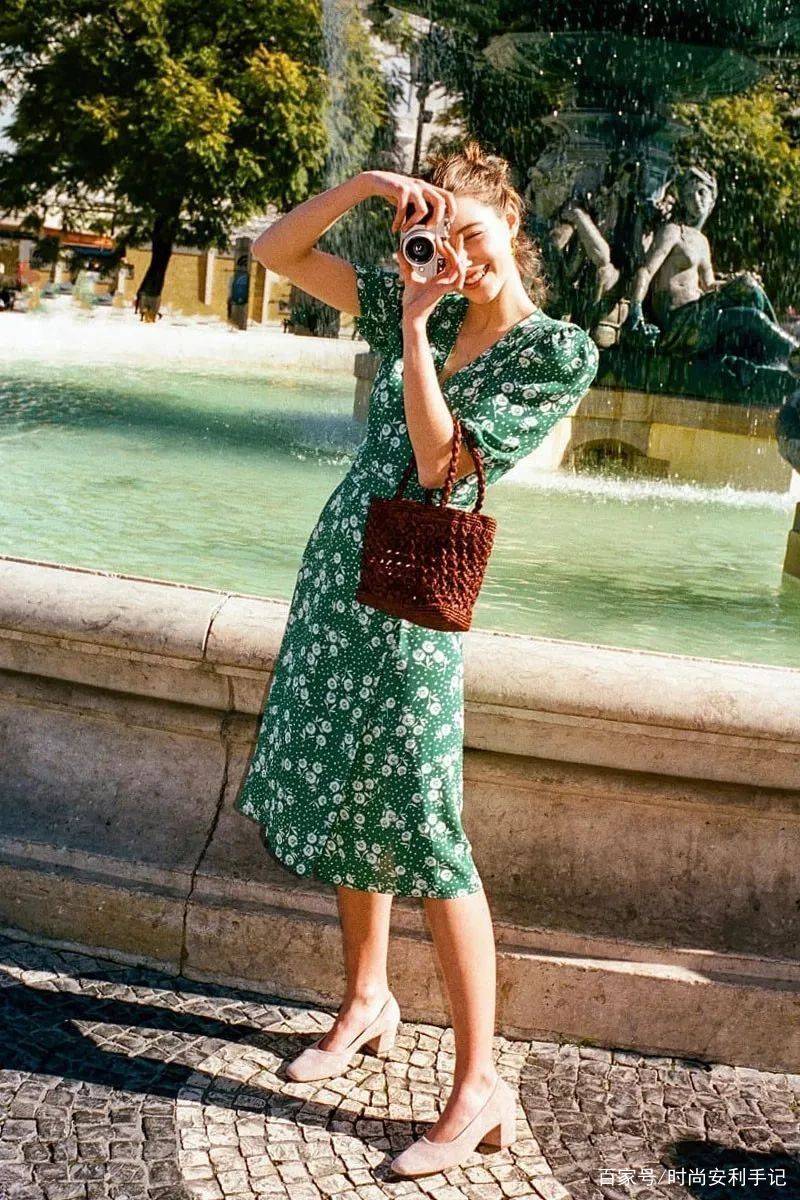 整体|今夏，穿裙子尽量别搭这2双鞋，自以为很时髦，其实显矮还掉档次