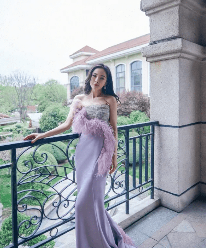 黑色|辣妈杨幂，身材一绝，少女感十足