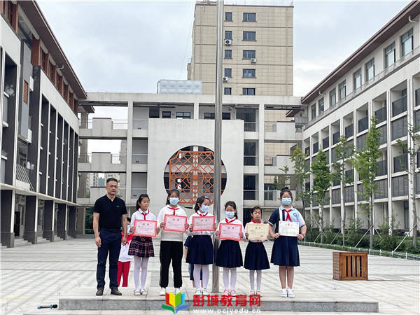 新学期携手向未来徐州市星光小学荣盛城分校举行新学期开学典礼