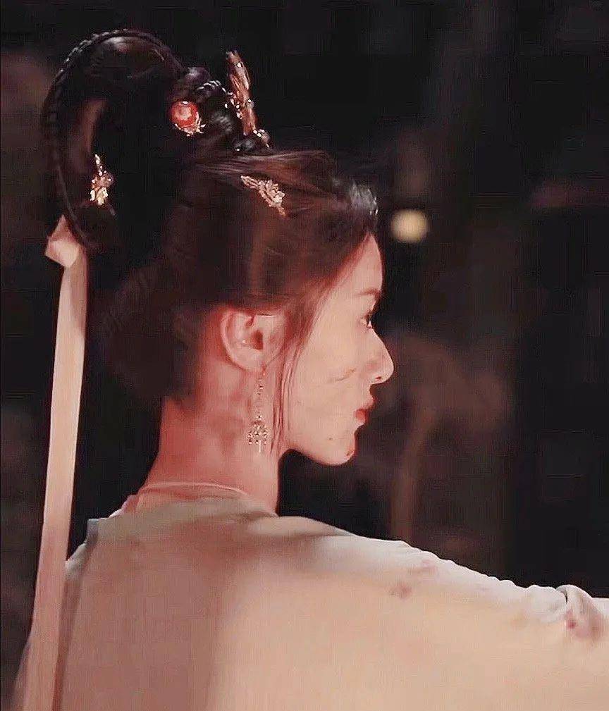 发髻|造型不行就别尬吹了！让这8部剧告诉你，一根发带即可惊艳无数