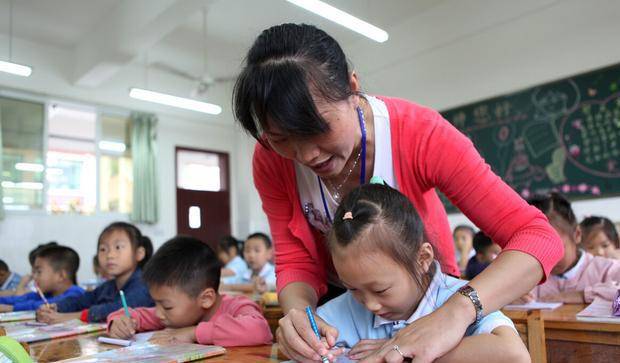 家长|幼儿园不教知识了，家长抱怨一定要转园，不教的两个好处更重要