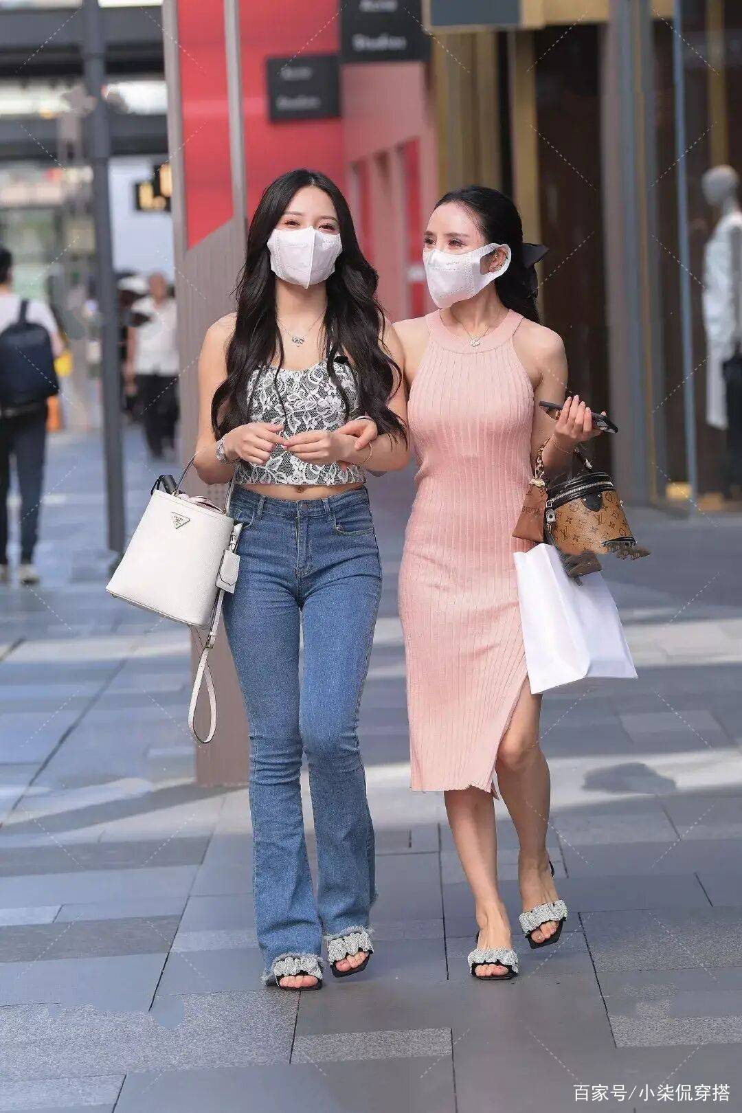 分析|今秋连衣裙pk喇叭裤，不同穿搭营造别样之美，你会作何选择？