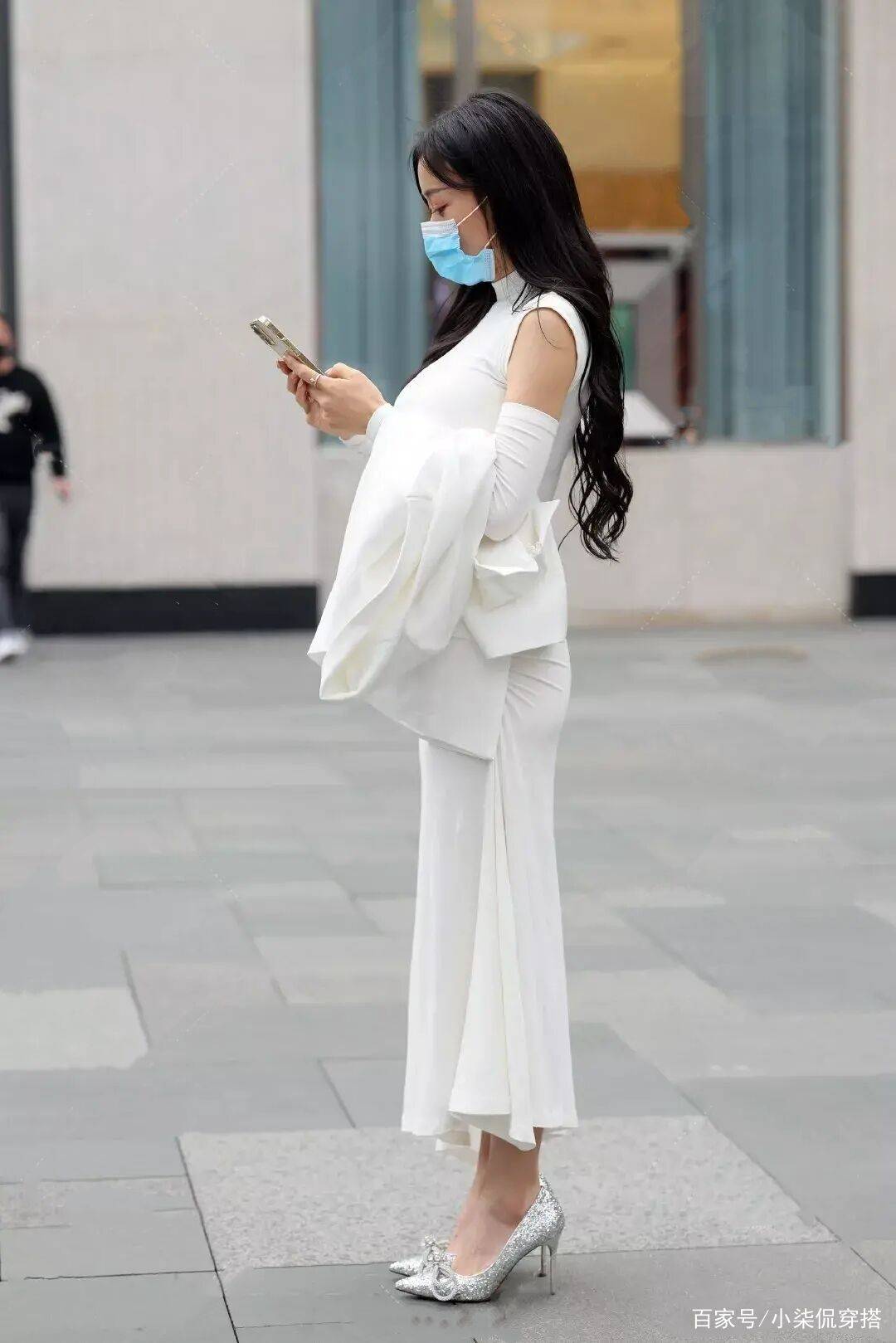 身材苗条|“小肚子”女性的痛点，低腰裤可遇而不可及，穿搭应从长远打算！