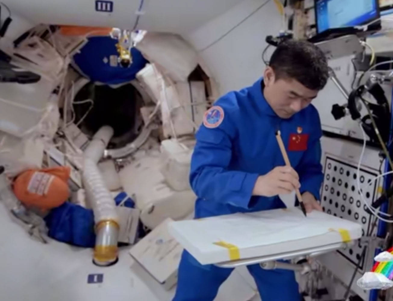 刘伯明太空秀书法洒脱开阔奔放自由网友最应该追的星