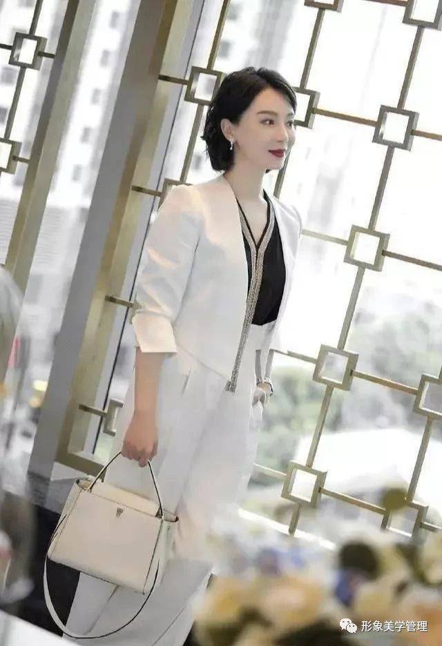 能力|面试VS职场怎么穿:色彩你都搞混,怎么升职加薪?