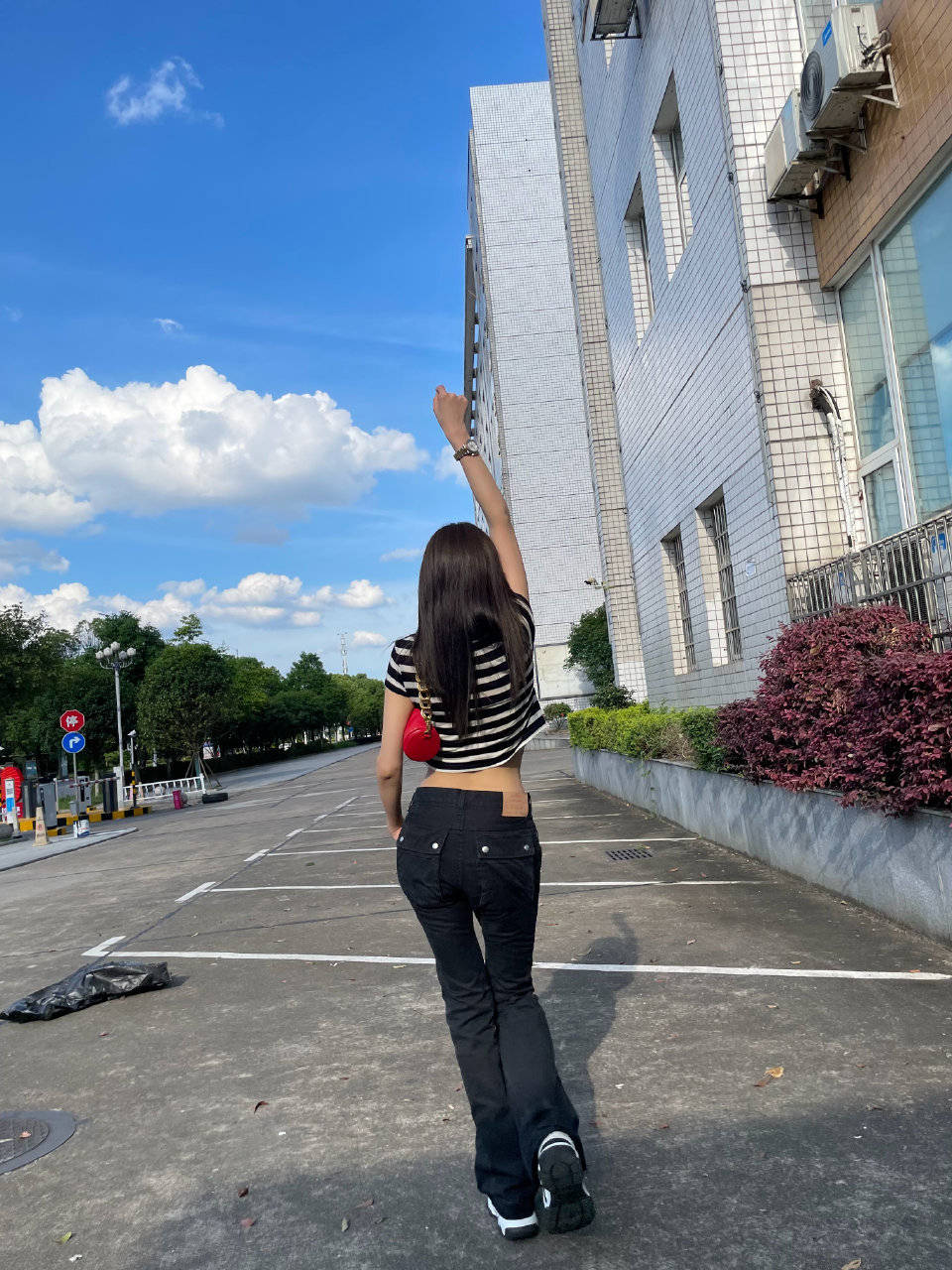 身材|条纹短款上衣搭配，可辣妹可复古，和沈梦辰任敏，一起学穿搭吧！