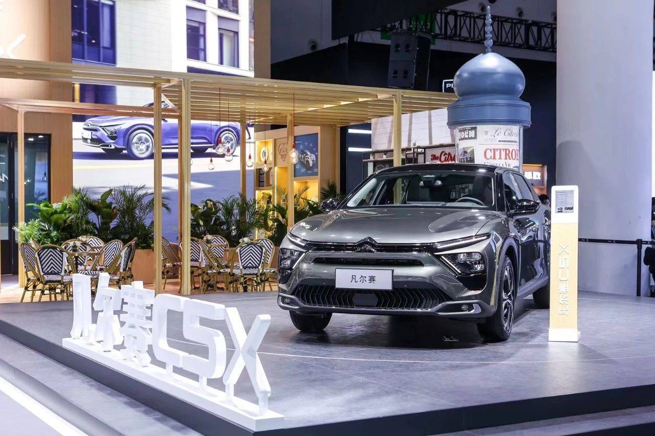 大型凡尔赛现场东风雪铁龙登陆2021成都国际车展