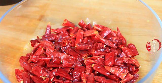 咋样做辣子酥 220a6112242249078ae074fc388618f2.jpeg