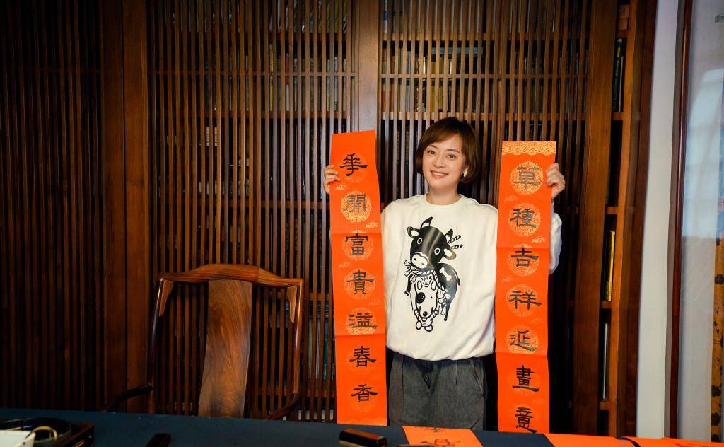 色彩|39岁孙俪被美到了，罕见透视蕾丝裙像29岁，老戏骨依旧是少女身材