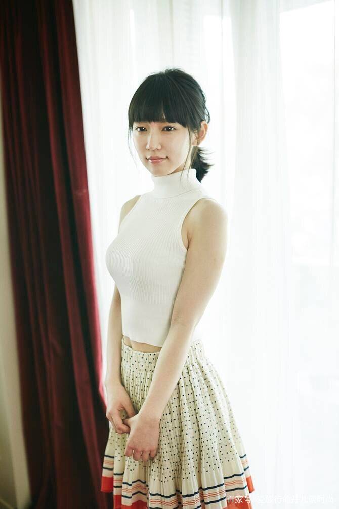 身材|日本90后当红小花吉冈里帆，治愈系穿搭唯美清纯，韵味十足