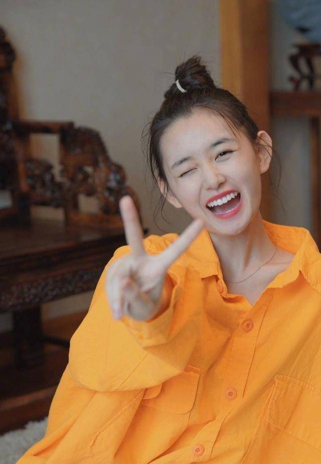 黑色|被称为老戏骨的蒋依依，其实是童星出身，长的是清新灵动又俊俏