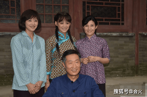 宁静|宁静托人养一棵树20年！树上挂大金坠子太豪气，高2米叶子干枯