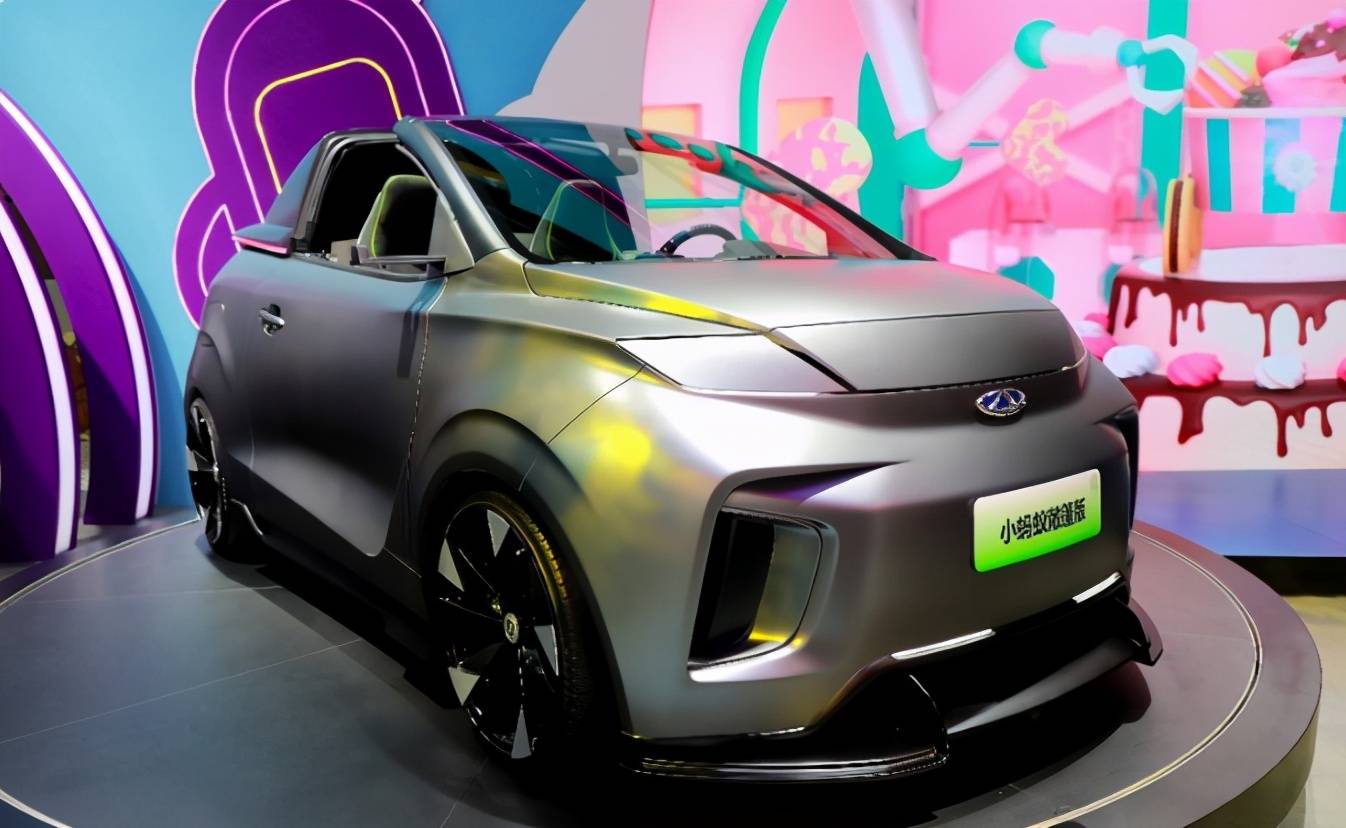 奇瑞小蚂蚁敞篷版车型高调亮相成都车展