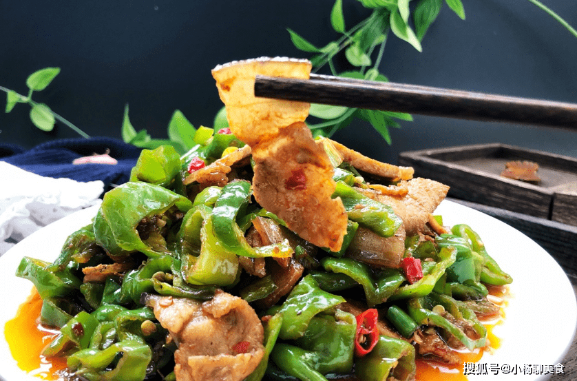 下锅|炒小炒肉时，很多人直接下锅，学会这个“技巧”，好处不油腻