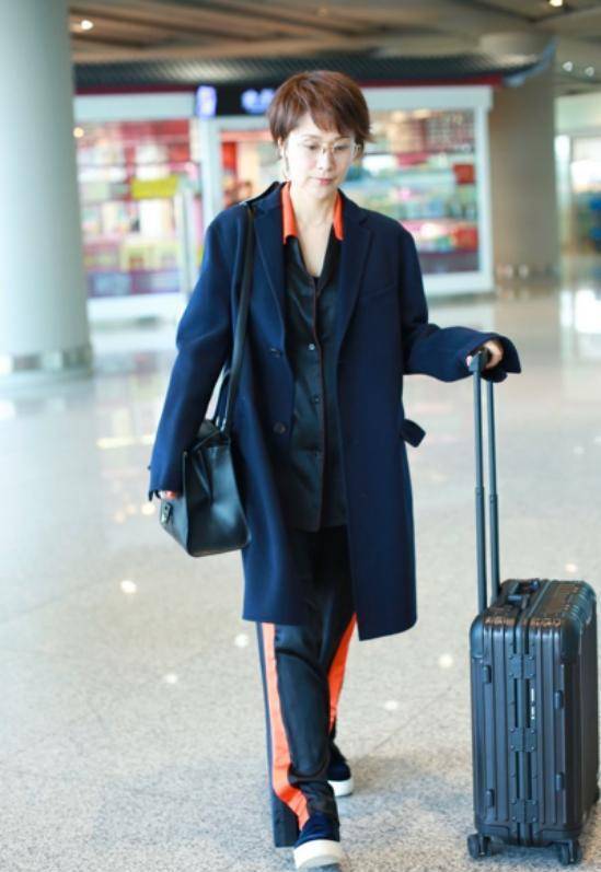 经验|日常出行穿衬衫怎么搭，老戏骨海清有经验，帮你时髦保暖两不误