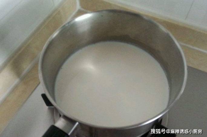 做法|早餐想偷懒就吃它，不发面不脏手，香甜柔软，孩子一顿吃了6个