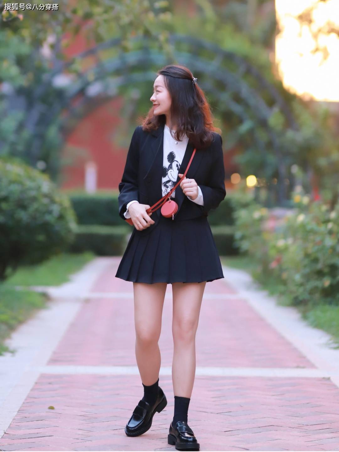 设计|秋季，“西装”的高级穿法是这样的，搭配T恤干练利落，舒适洒脱