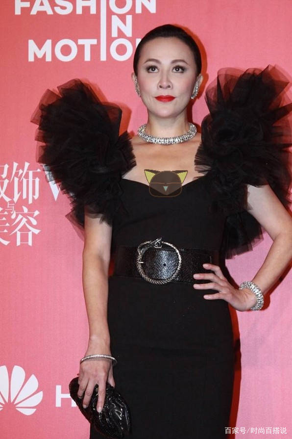 整体|刘嘉玲还真是风韵犹存，50多岁了还这么有魅力，身材保持得太好了