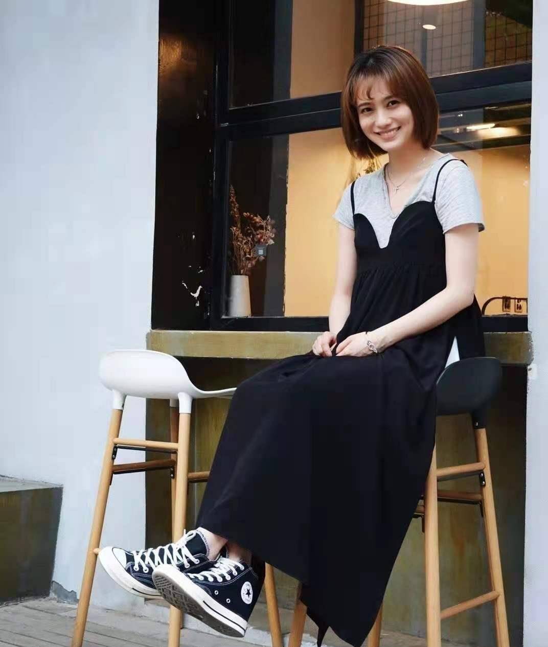 黑色|《城池营垒》姜珮瑶戏份引热议,长相甜美身材好,穿搭很有高级感